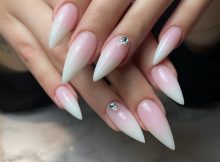 Achieve Elegance and Sophistication with Almond-Shaped Nails 20230711022254115 220x162 - Achieve Elegance and Sophistication with Almond-Shaped Nails